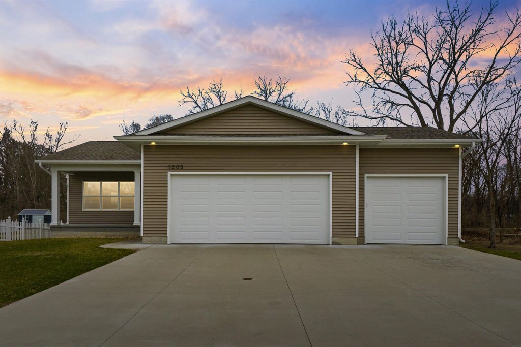 1205 Fran Street, Evansdale, IA 50707