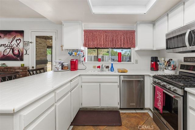 233 Southshore, Lake Elsinore, CA 92530