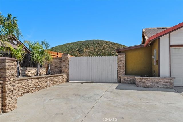 233 Southshore, Lake Elsinore, CA 92530