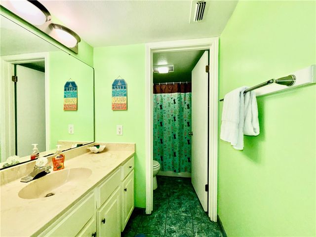 14921 Windward Dr 104, Corpus Christi, TX 78418