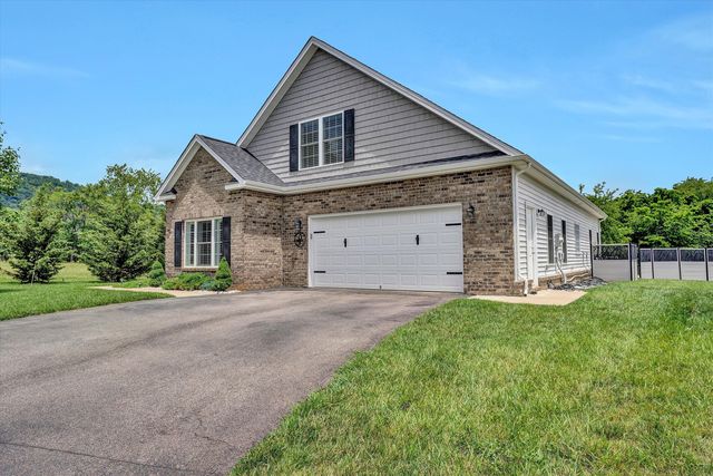 635 Spring Grove DR, Vinton, VA 24179