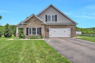 635 Spring Grove DR, Vinton, VA 24179