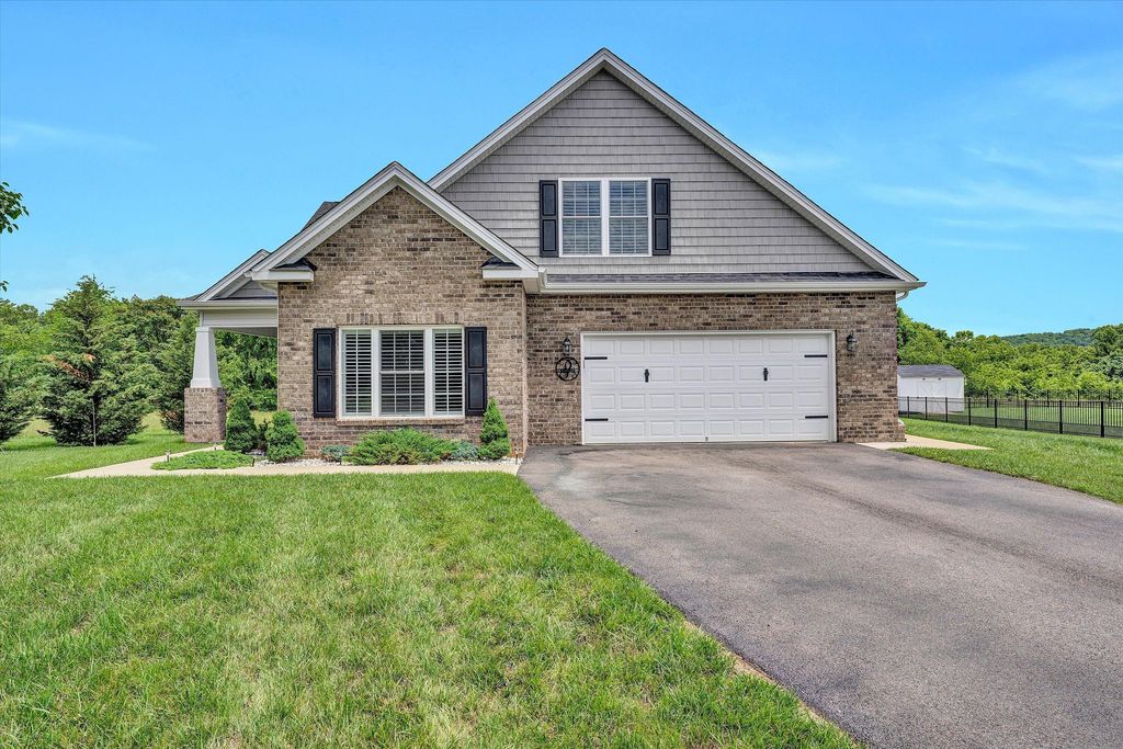 635 Spring Grove DR, Vinton, VA 24179