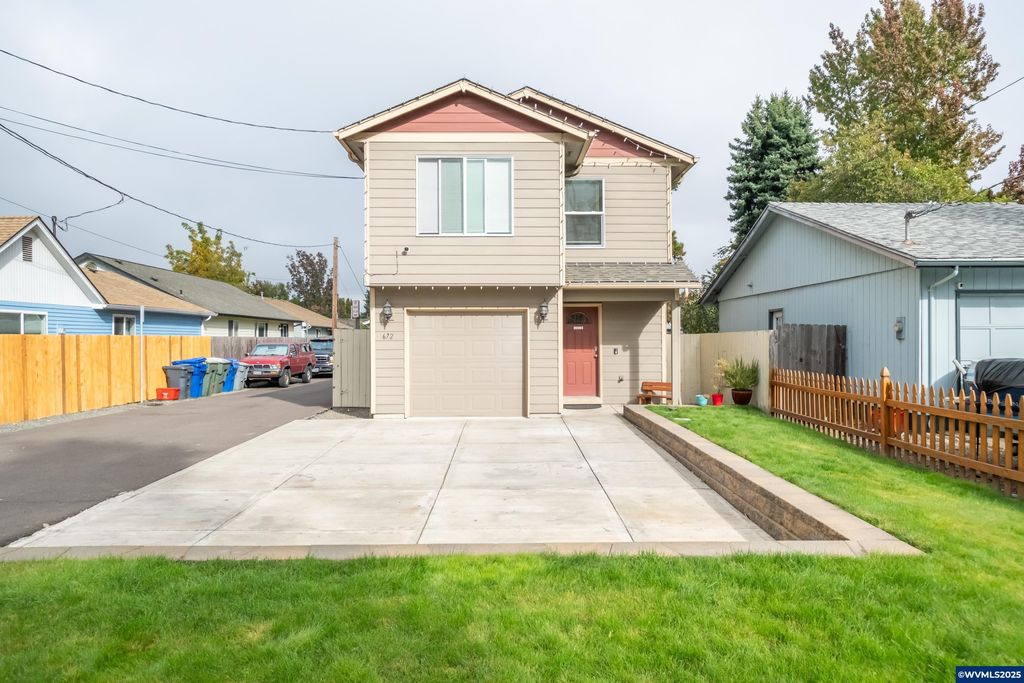 Image 1 of property listing at 672 Ashlee Pl SE, Salem, OR 97317