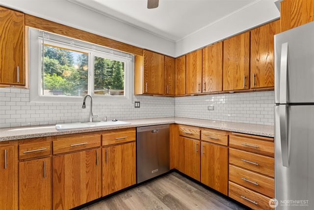 1296 Centralia Alpha Rd, Chehalis, WA 98532
