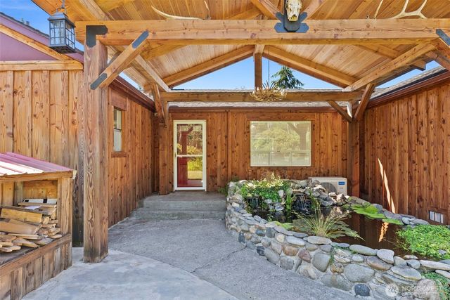 1296 Centralia Alpha Rd, Chehalis, WA 98532