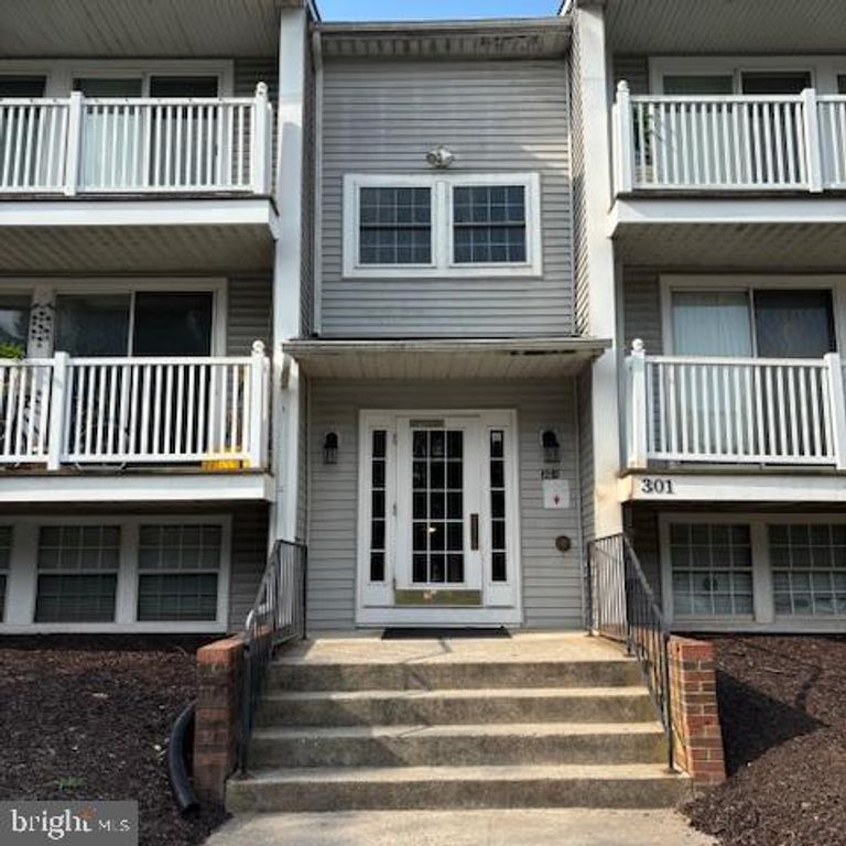 301 PALMSPRING DR #6, Gaithersburg, MD 20878