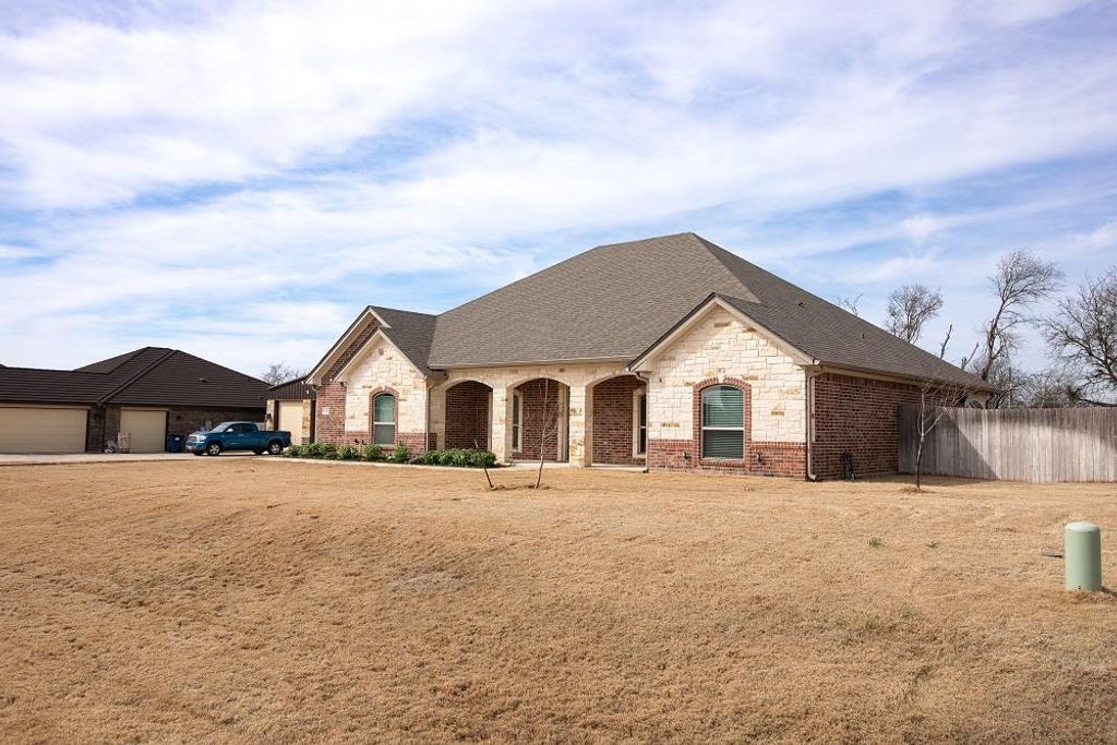 120 Metheglin DR, Temple, TX 76502