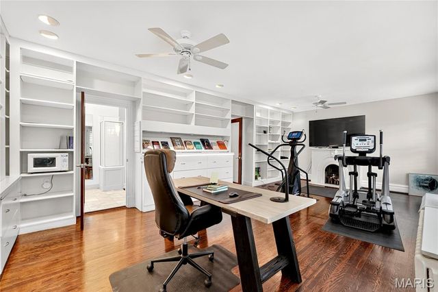 4624 Pershing Place, St Louis, MO 63108