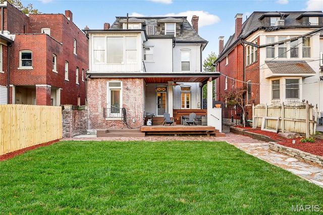 4624 Pershing Place, St Louis, MO 63108