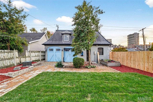 4624 Pershing Place, St Louis, MO 63108