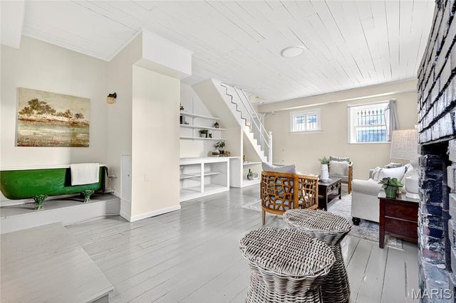 4624 Pershing Place, St Louis, MO 63108