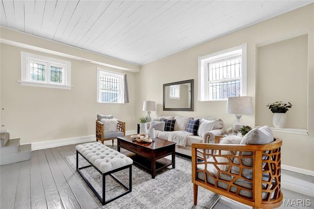 4624 Pershing Place, St Louis, MO 63108