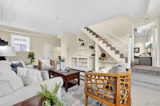 4624 Pershing Place, St Louis, MO 63108