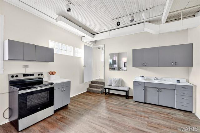 4624 Pershing Place, St Louis, MO 63108