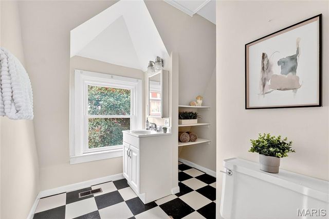 4624 Pershing Place, St Louis, MO 63108