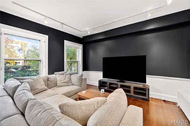 4624 Pershing Place, St Louis, MO 63108