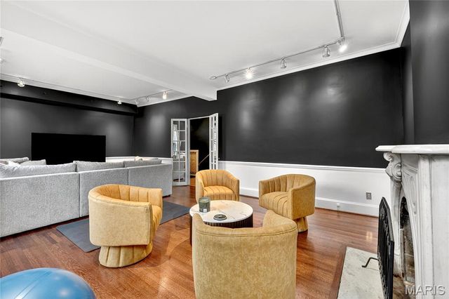 4624 Pershing Place, St Louis, MO 63108