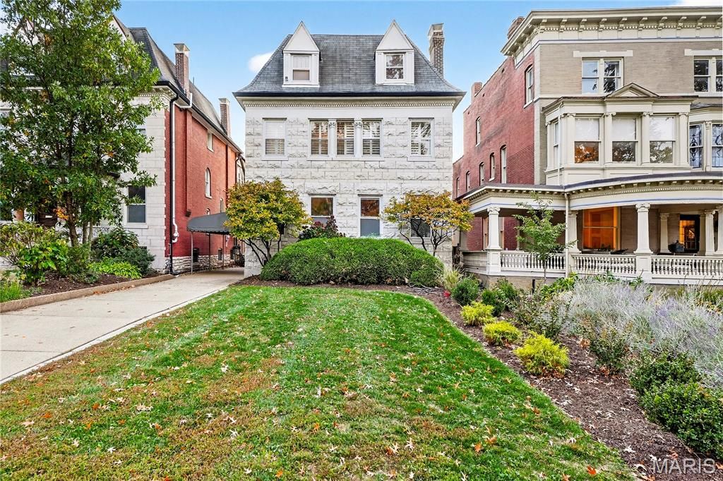 4624 Pershing Place, St Louis, MO 63108