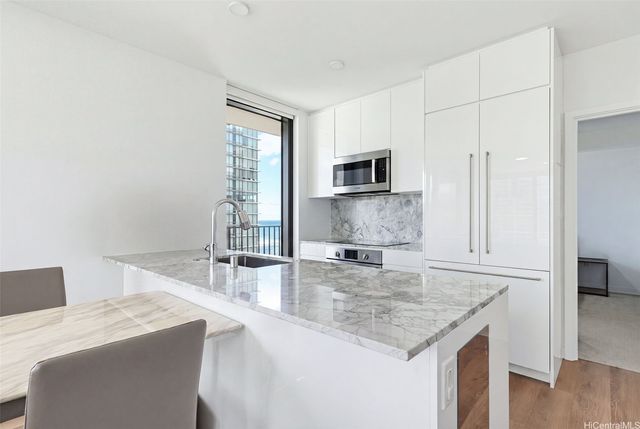 987 Queen Street 2814, Honolulu, HI 96814