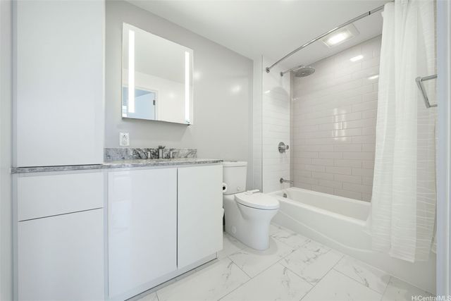 987 Queen Street 2814, Honolulu, HI 96814