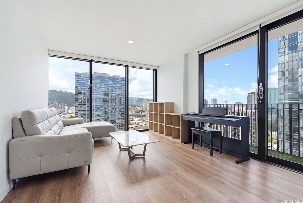 987 Queen Street 2814, Honolulu, HI 96814