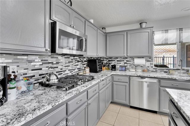 20134 Skyline Ranch Drive, Apple Valley, CA 92308