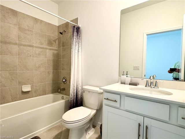 2258 Avocado LN, Naples, FL 34120