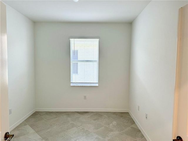 2258 Avocado LN, Naples, FL 34120