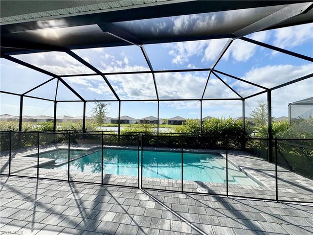 2258 Avocado LN, Naples, FL 34120