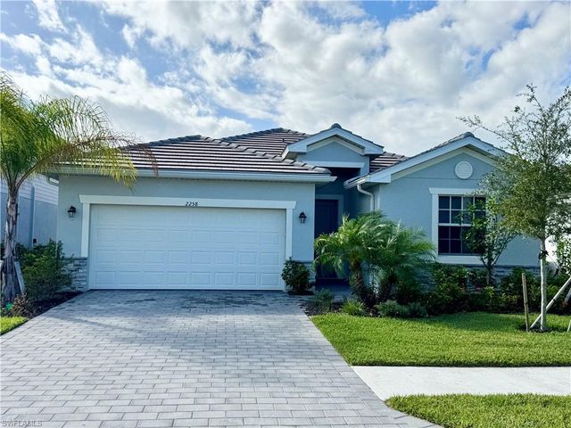 2258 Avocado LN, Naples, FL 34120