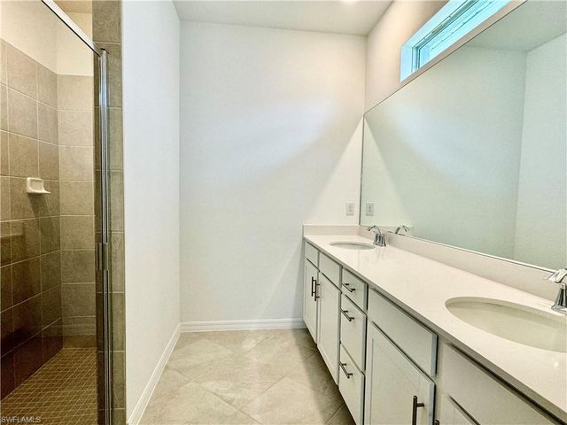 2258 Avocado LN, Naples, FL 34120