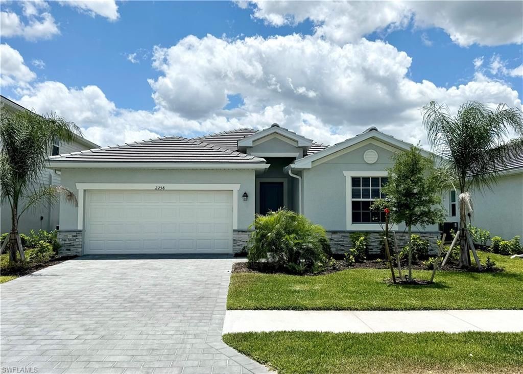 2258 Avocado LN, Naples, FL 34120