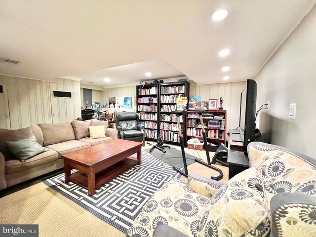 7113 MARLAN DR, Alexandria, VA 22307