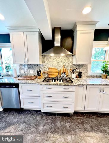 7113 MARLAN DR, Alexandria, VA 22307