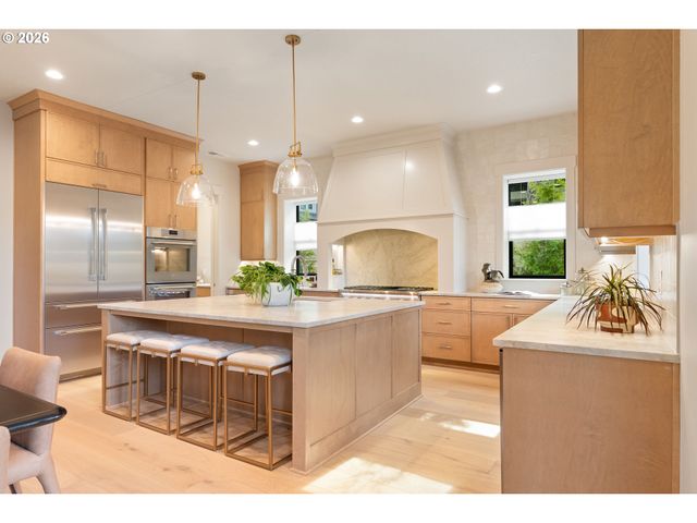 6157 SKYLINE Dr, West Linn, OR 97068