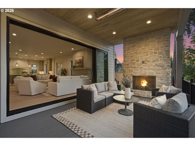 6157 SKYLINE Dr, West Linn, OR 97068