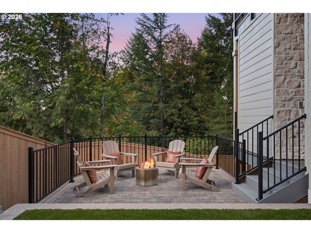 6157 SKYLINE Dr, West Linn, OR 97068