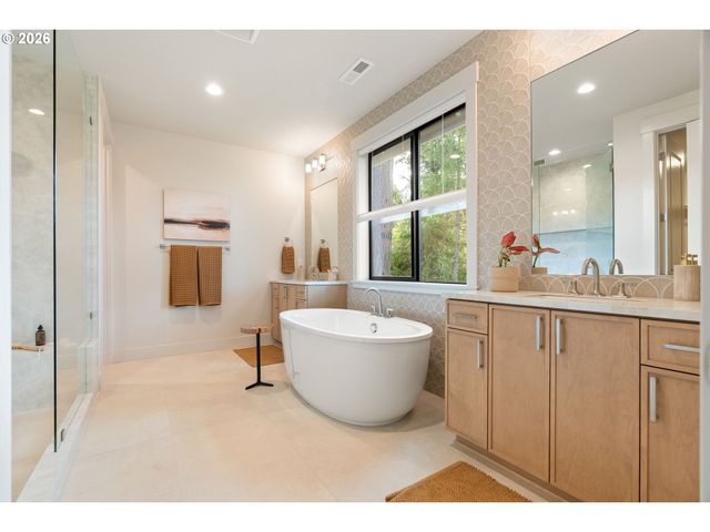 6157 SKYLINE Dr, West Linn, OR 97068