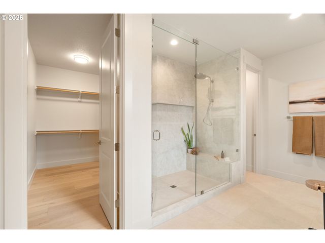 6157 SKYLINE Dr, West Linn, OR 97068