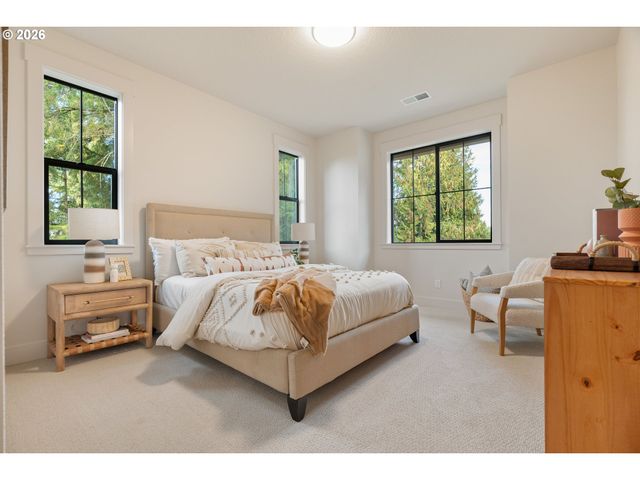 6157 SKYLINE Dr, West Linn, OR 97068