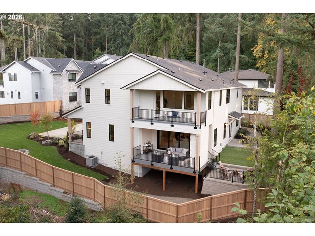 6157 SKYLINE Dr, West Linn, OR 97068