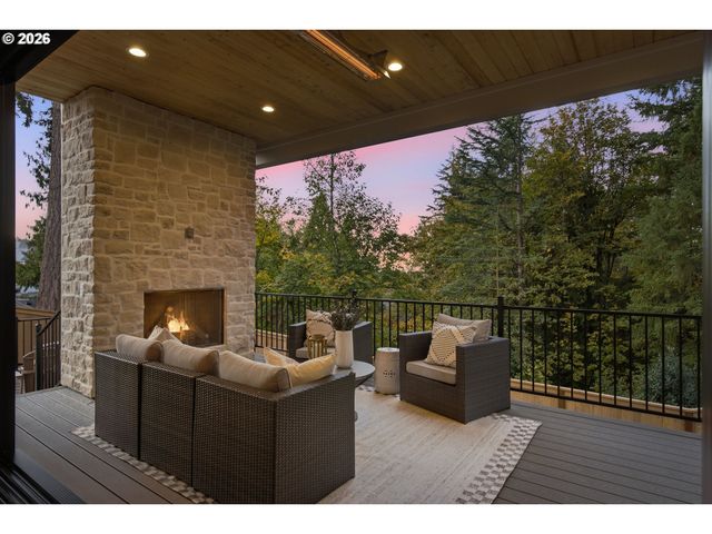 6157 SKYLINE Dr, West Linn, OR 97068