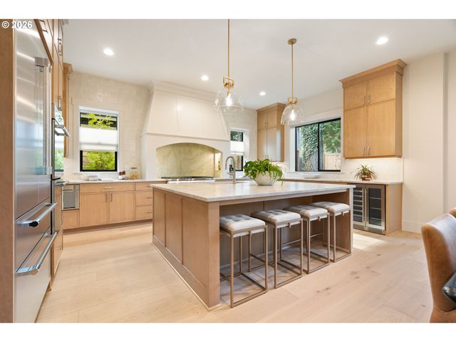 6157 SKYLINE Dr, West Linn, OR 97068