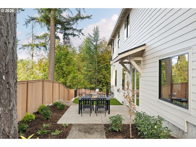 6157 SKYLINE Dr, West Linn, OR 97068