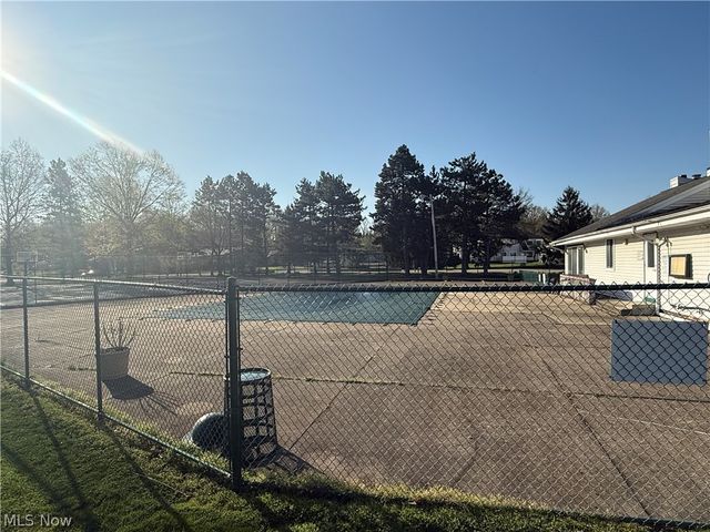5465 Millwood Lane 40-C, Willoughby, OH 44094