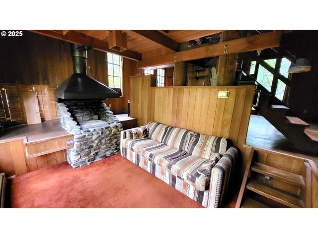 82147 Lost Valley Ln, Dexter, OR 97431