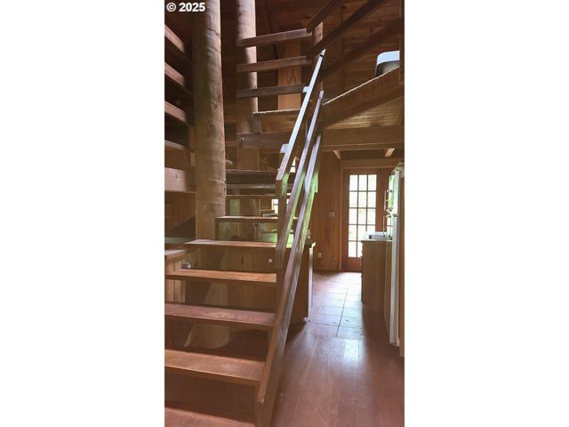 82147 Lost Valley Ln, Dexter, OR 97431