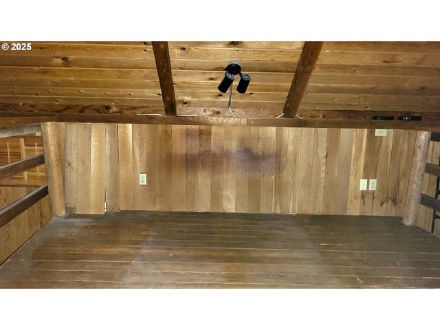 82147 Lost Valley Ln, Dexter, OR 97431