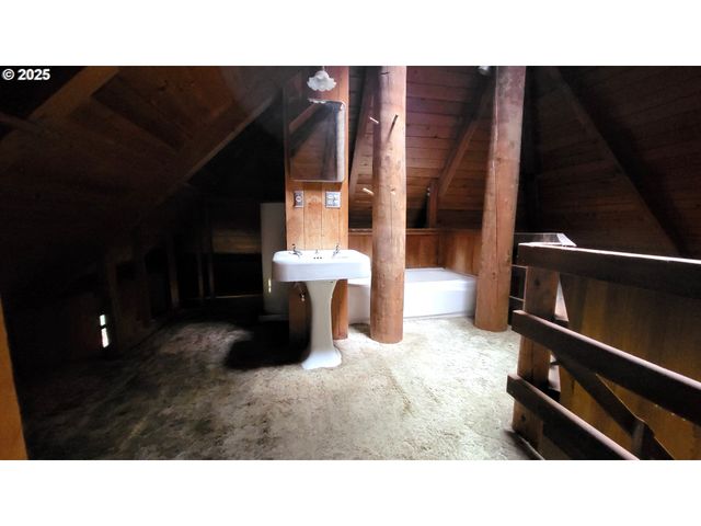 82147 Lost Valley Ln, Dexter, OR 97431